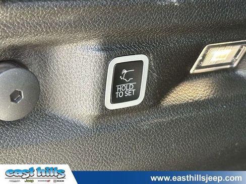 Used 2022 Jeep Grand Cherokee L Limited AWD/4WD image 30
