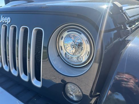 Used 2017 Jeep Wrangler Sahara w/ Quick Order Package 24E Chief AWD/4WD image 5