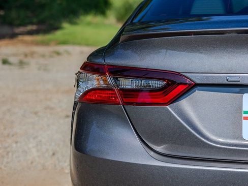 Used 2022 Toyota Camry SE FWD image 10