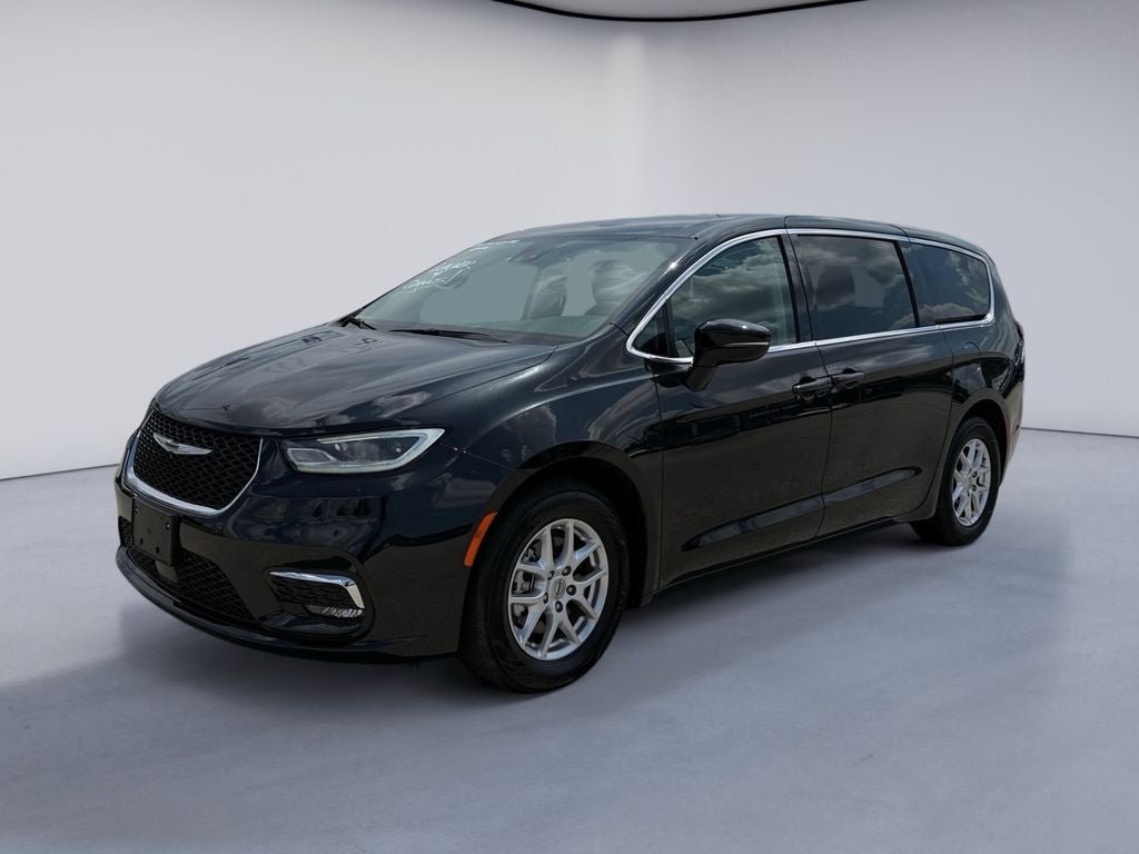 Used 2024 Chrysler Pacifica Touring-L FWD image 1