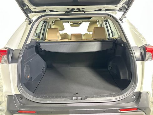 Used 2021 Toyota RAV4 Limited image 16