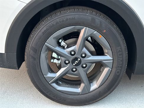 New 2025 Kia K4 LXS image 6