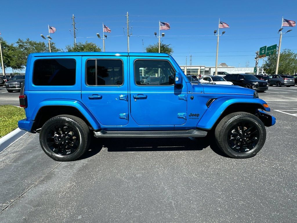 Used 2022 Jeep Wrangler Unlimited Sahara AWD/4WD image 4