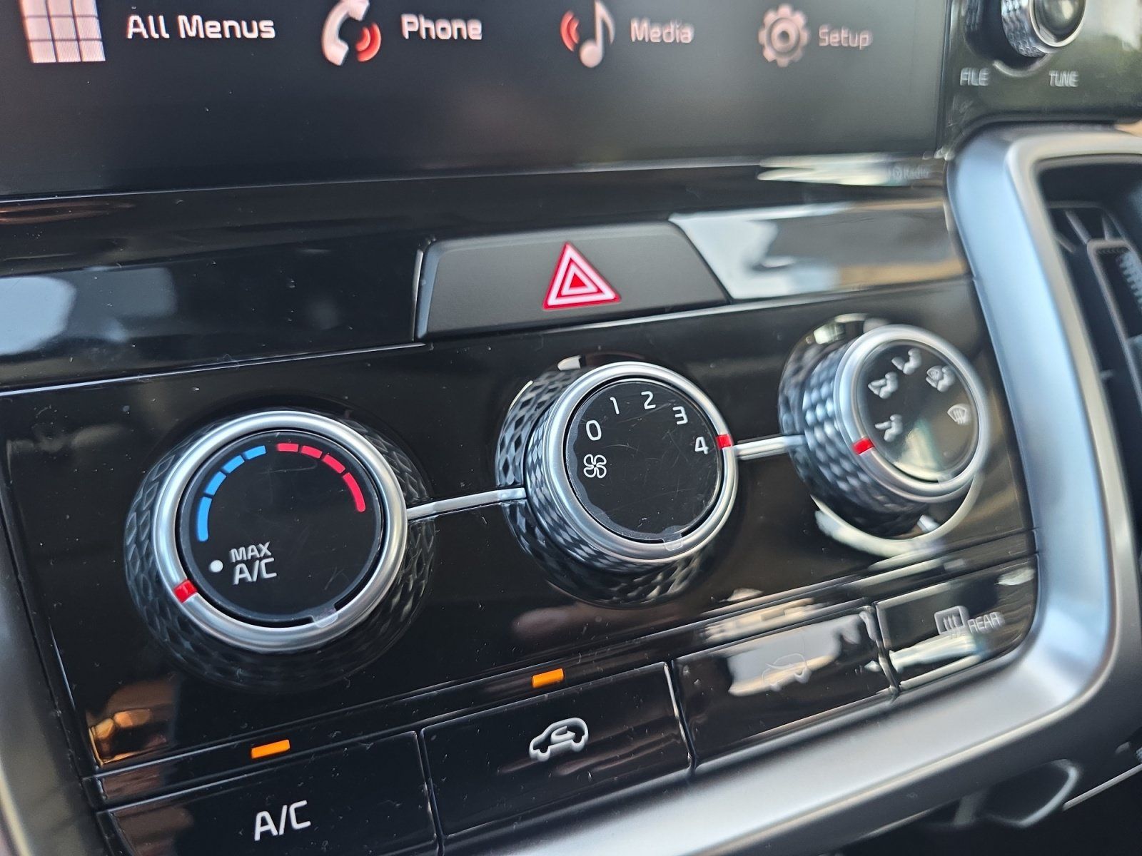 Certified 2023 Kia Sorento LX FWD image 16