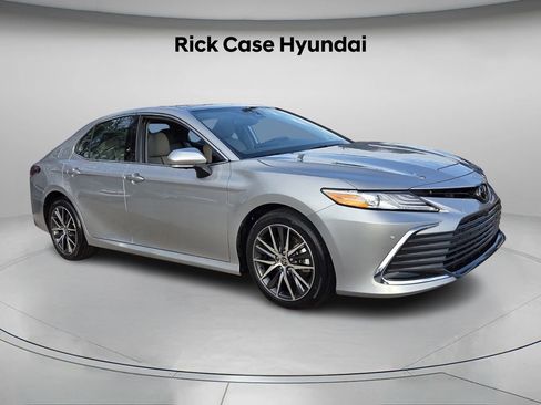 Used 2023 Toyota Camry XLE w/ Navigation Package image 9