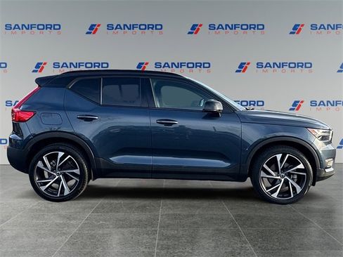 Used 2022 Volvo XC40 T5 R-Design w/ Advanced Package image 6