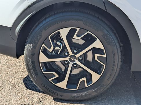 Certified 2025 Kia Sportage EX w/ Premium Package image 7