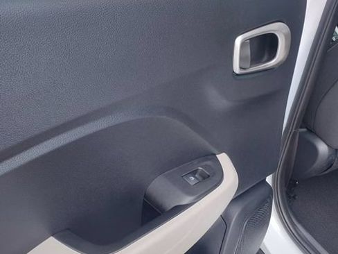 Certified 2025 Hyundai Venue SEL FWD image 20