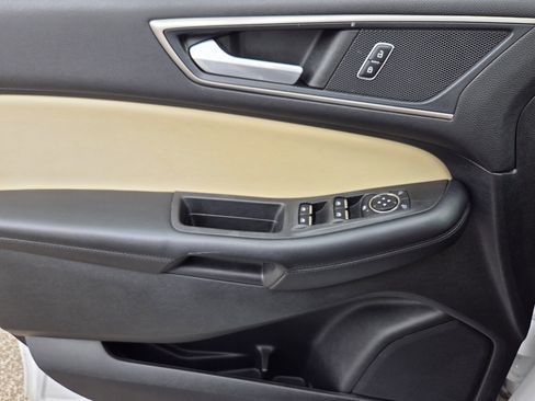 Used 2022 Ford Edge SEL image 9