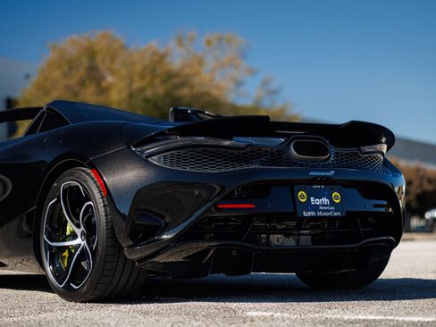 Used 2024 McLaren 750S Spider Ceramic Brakes Front Li image 24