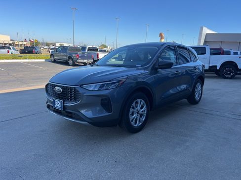 New 2026 Ford Escape Active image 3