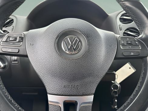 Used 2013 Volkswagen Tiguan S image 20