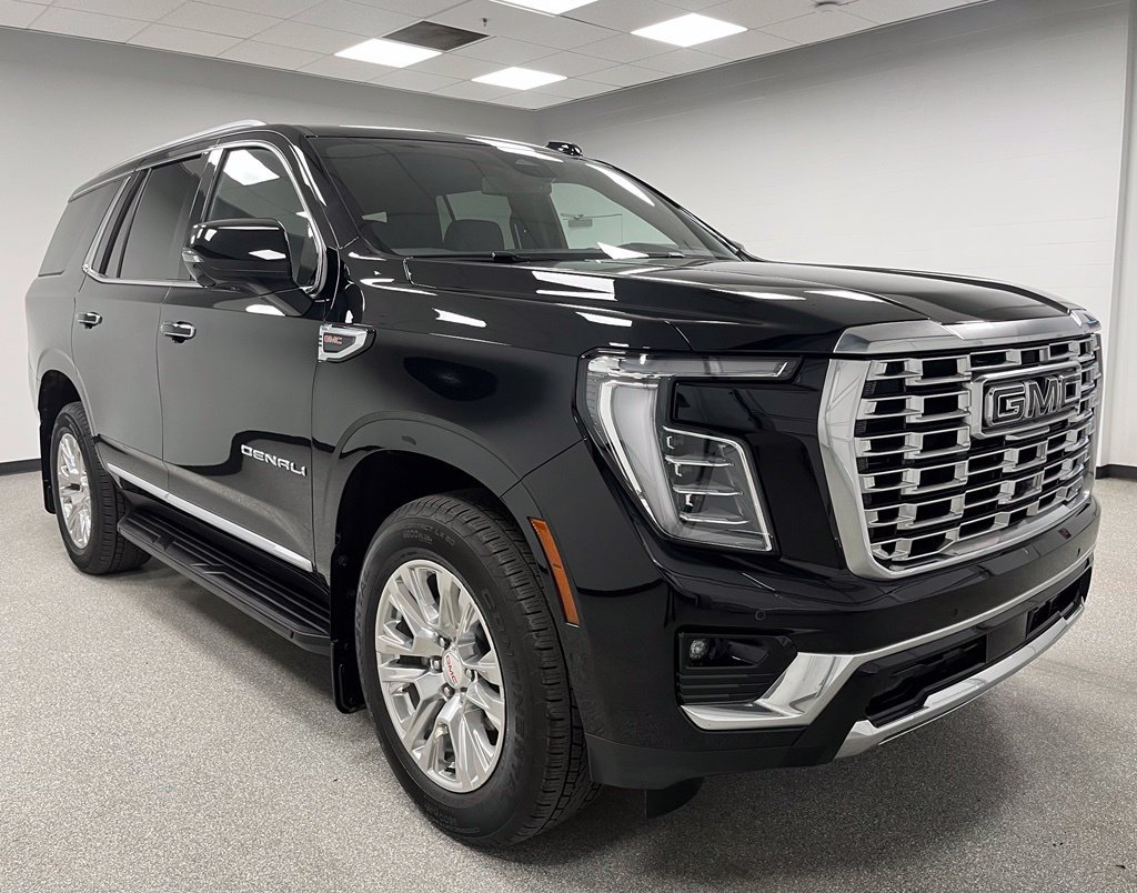 Used 2025 GMC Yukon Denali w/ LPO, Floor Liner Package AWD/4WD image 2
