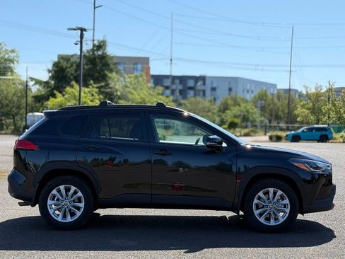 Used 2025 Toyota Corolla Cross LE w/ Moonroof Package AWD/4WD image 6