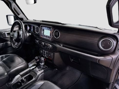 Used 2019 Jeep Wrangler Unlimited Sahara AWD/4WD image 28