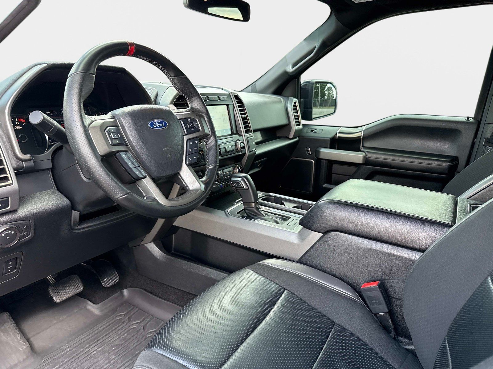 Used 2019 Ford F150 Raptor w/ Equipment Group 802A Luxury AWD/4WD image 32