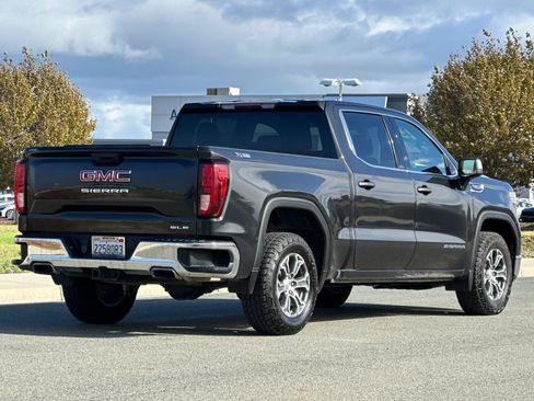 Used 2020 GMC Sierra 1500 SLE w/ X31 Off-Road Package image 4