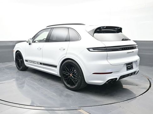 New 2026 Porsche Cayenne GTS image 3