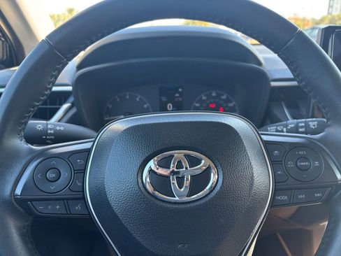 Used 2025 Toyota Corolla Cross LE image 28