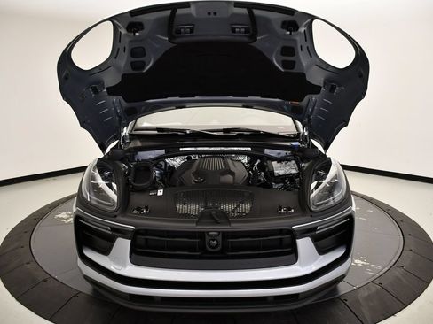 Certified 2026 Porsche Macan AWD/4WD image 12