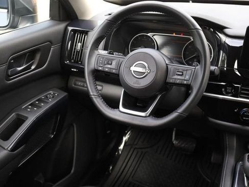 Certified 2025 Nissan Pathfinder SV FWD image 25