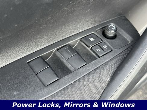 Used 2022 Toyota Corolla LE image 5
