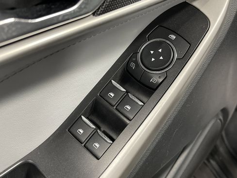 Used 2022 Ford Explorer XLT w/ Equipment Group 202A image 10