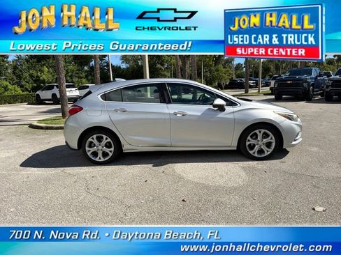 Used 2018 Chevrolet Cruze Premier FWD image 13