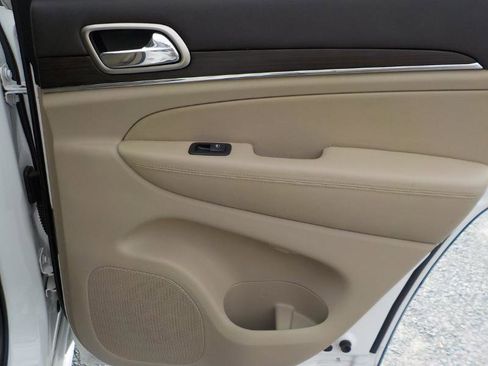 Used 2015 Jeep Grand Cherokee Overland w/ Trailer Tow Group IV image 32