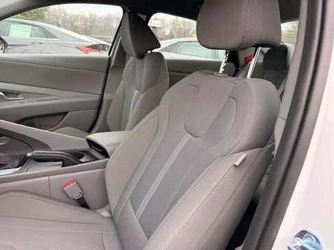 New 2026 Hyundai Elantra SE FWD image 9