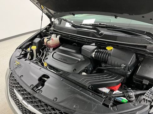 Used 2023 Chrysler Pacifica Limited FWD image 61