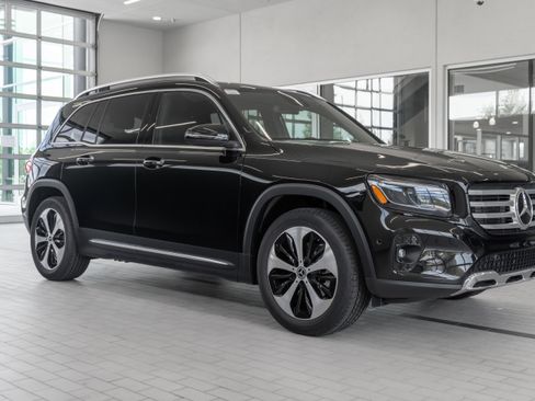 Used 2024 Mercedes-Benz GLB 250 GLB 250 w/ Exclusive Package image 12