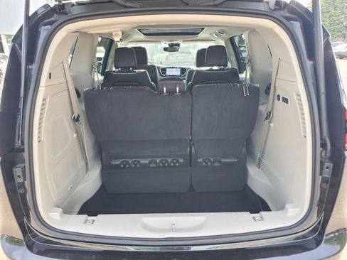 Used 2021 Chrysler Pacifica Limited AWD/4WD image 36