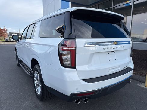 Used 2023 Chevrolet Suburban Premier image 8