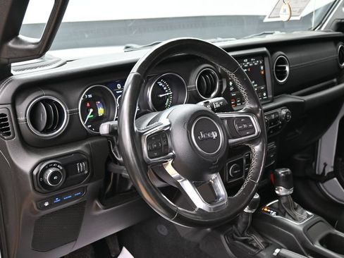 Used 2023 Jeep Wrangler Unlimited Sahara w/ Cold Weather Group AWD/4WD image 18