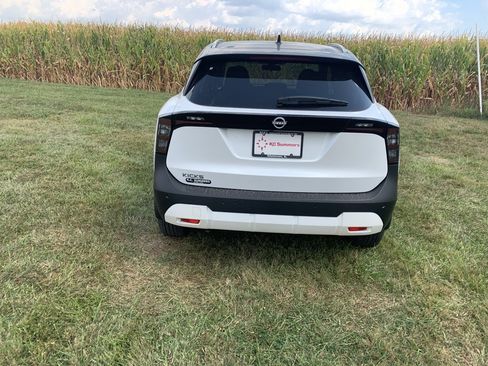 New 2026 Nissan Kicks SV image 6