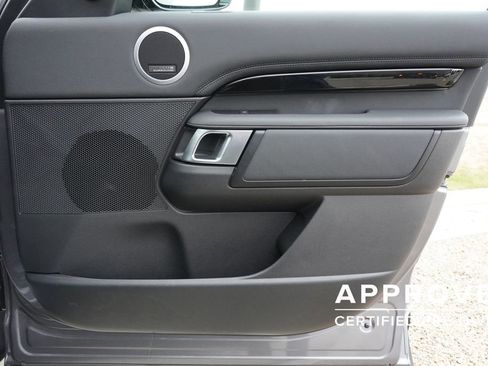 Used 2025 Land Rover Discovery S image 21