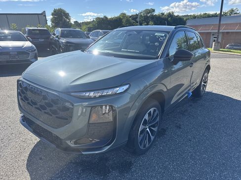 New 2026 Audi Q3 quattro 2.0T AWD/4WD image 1
