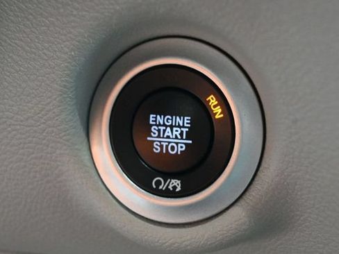 Used 2024 Chrysler Pacifica Touring-L FWD image 23