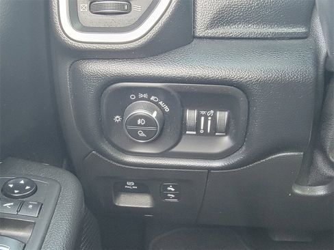 Used 2019 RAM 1500 Big Horn image 35