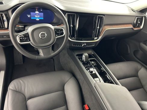 Used 2025 Volvo V60 B5 Cross Country Plus image 10