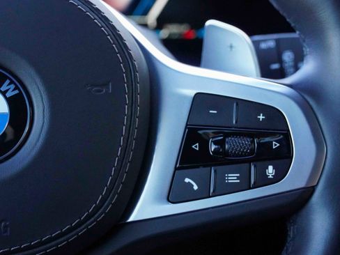 Used 2025 BMW X7 xDrive40i w/ M Sport Package image 22