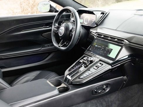 Used 2025 Aston Martin V8 Vantage Coupe image 52