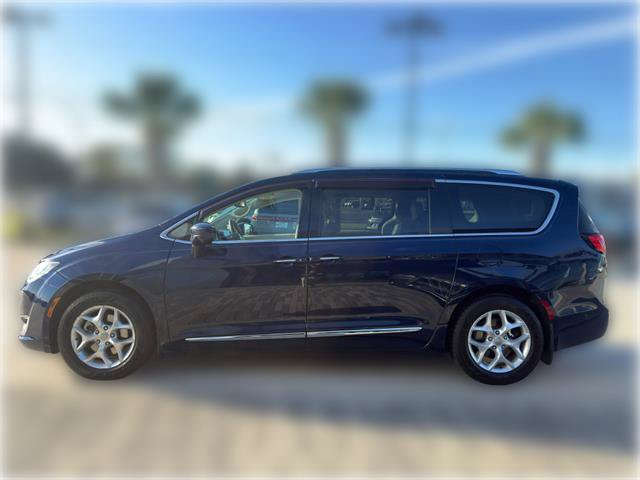 Used 2017 Chrysler Pacifica Touring-L Plus w/ Advanced Safetytec Group FWD image 3