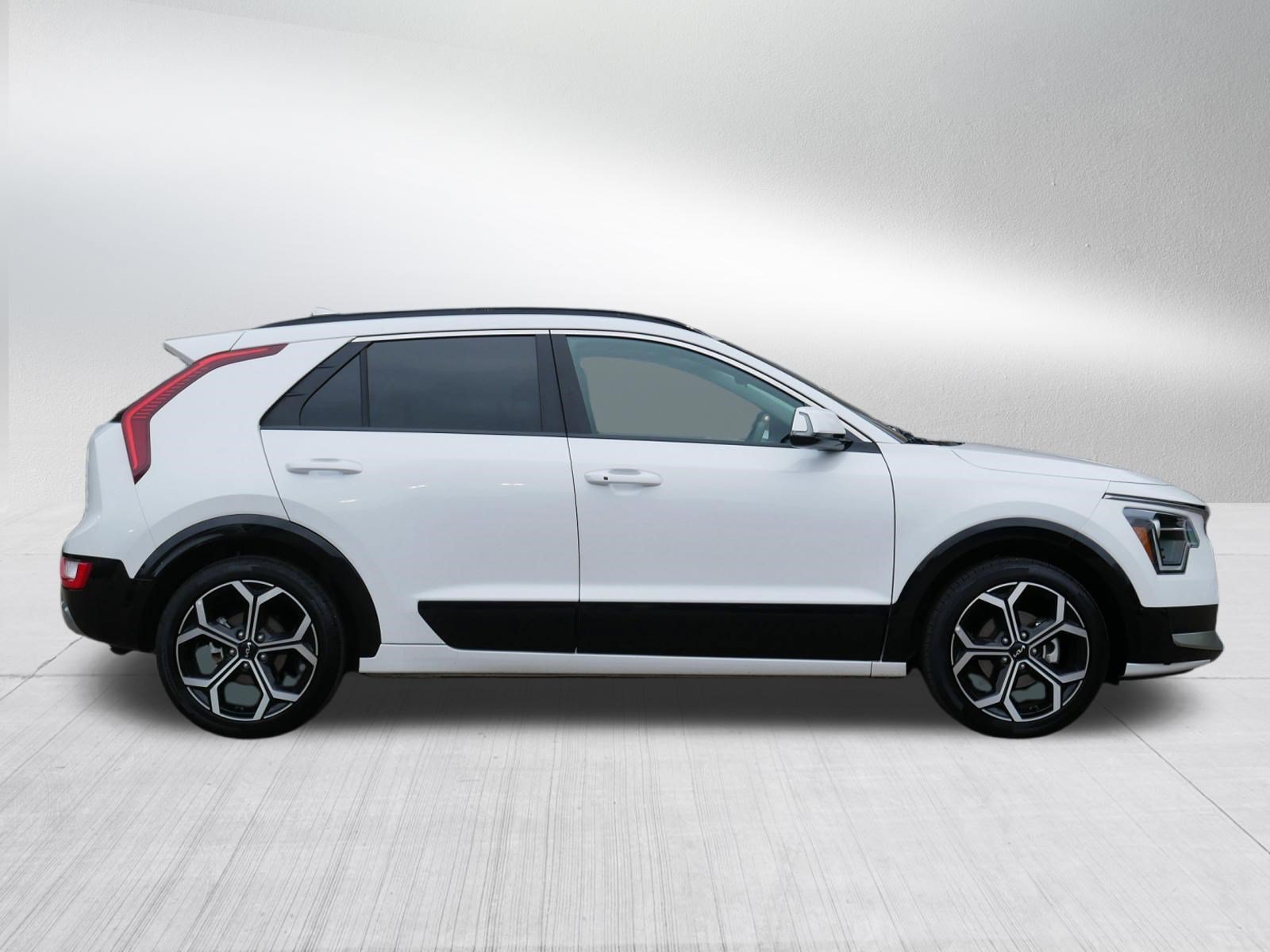 Certified 2025 Kia Niro EX Touring FWD image 8