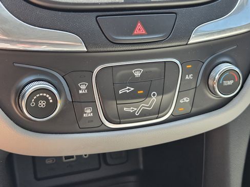 Used 2019 Chevrolet Equinox LT image 14