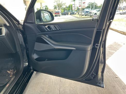 Used 2025 BMW X7 xDrive40i image 25