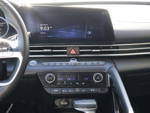 Used 2023 Hyundai Elantra Limited FWD image 15