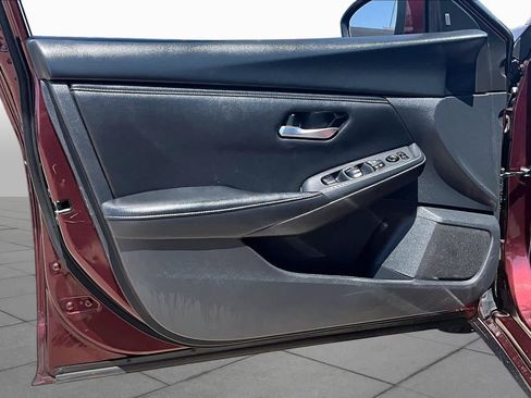 Used 2025 Nissan Sentra SV FWD image 19