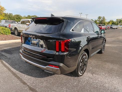 Used 2025 Kia Sorento S w/ Panoramic Sunroof Package FWD image 9